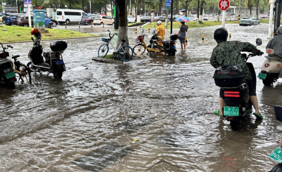 暴雨突襲??谑袇^(qū),城市內(nèi)澇應(yīng)該如何預(yù)防 暴雨突襲??谑袇^(qū),城市內(nèi)澇應(yīng)該如何預(yù)防